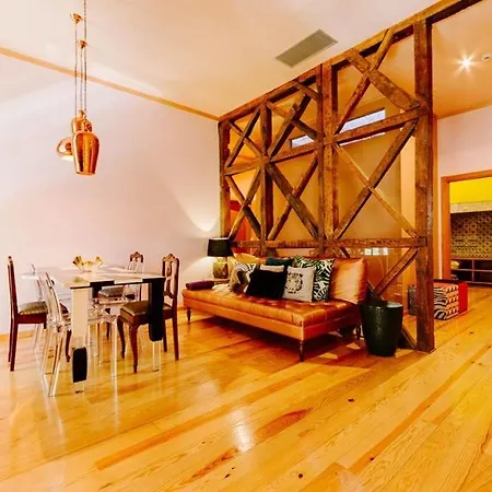 Art Aparthotel 4*