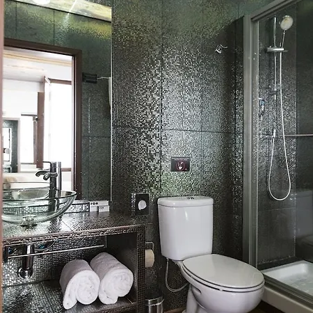 Art Aparthotel 4*